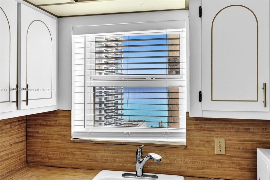 For Sale: $299,000 (2 beds, 2 baths, 1710 Square Feet)