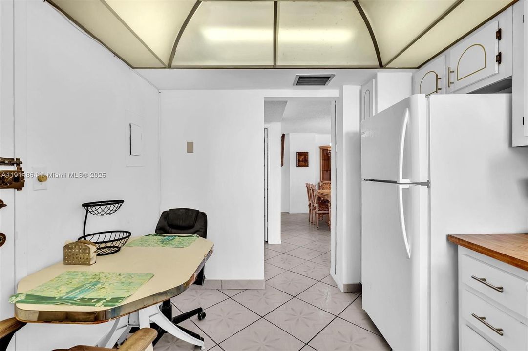 For Sale: $299,000 (2 beds, 2 baths, 1710 Square Feet)