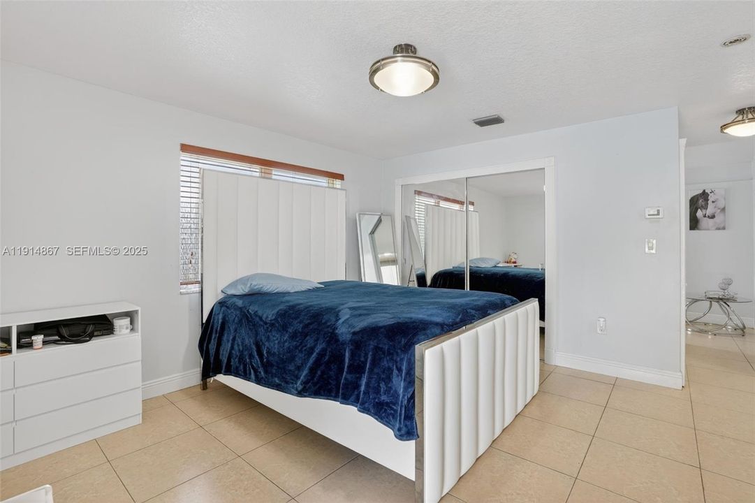 For Sale: $950,000 (3 beds, 2 baths, 2906 Square Feet)