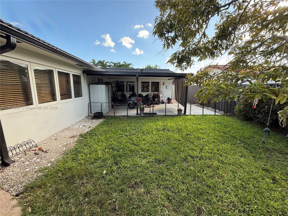 For Sale: $950,000 (3 beds, 2 baths, 2906 Square Feet)