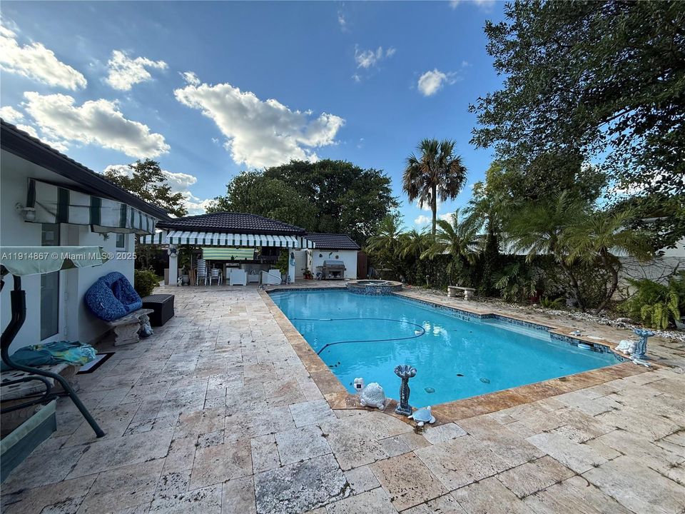 For Sale: $950,000 (3 beds, 2 baths, 2906 Square Feet)