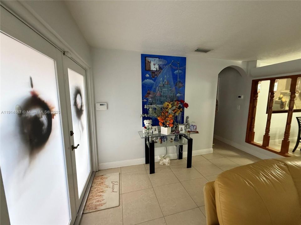 For Sale: $950,000 (3 beds, 2 baths, 2906 Square Feet)