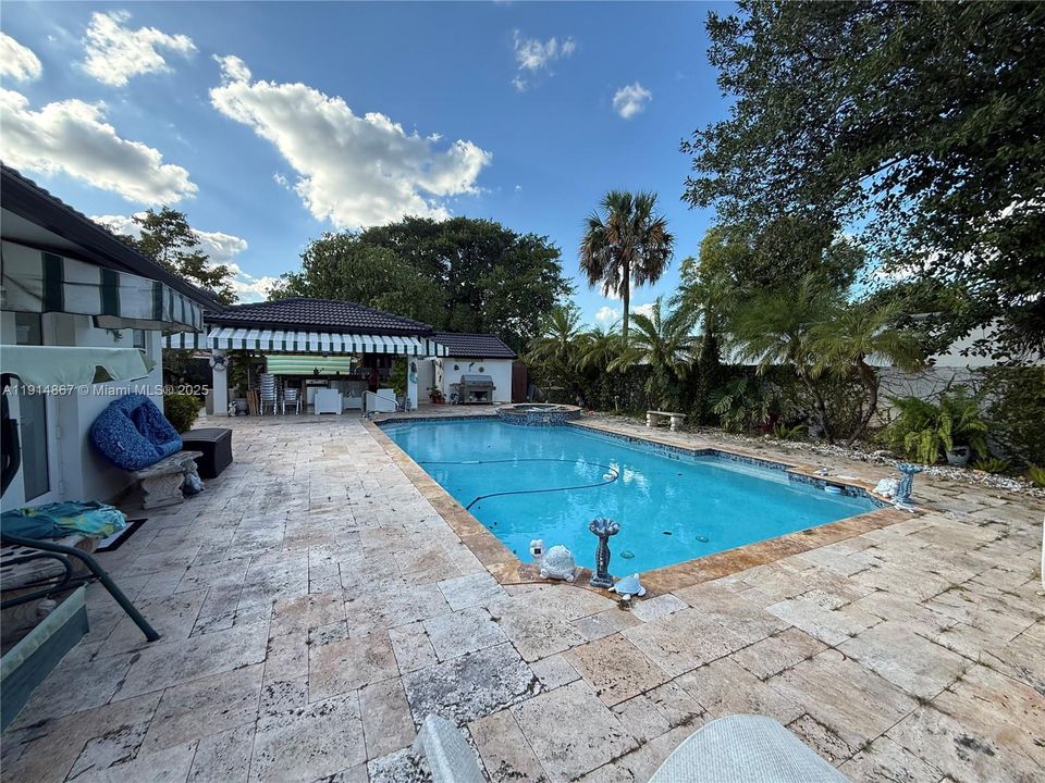 For Sale: $950,000 (3 beds, 2 baths, 2906 Square Feet)