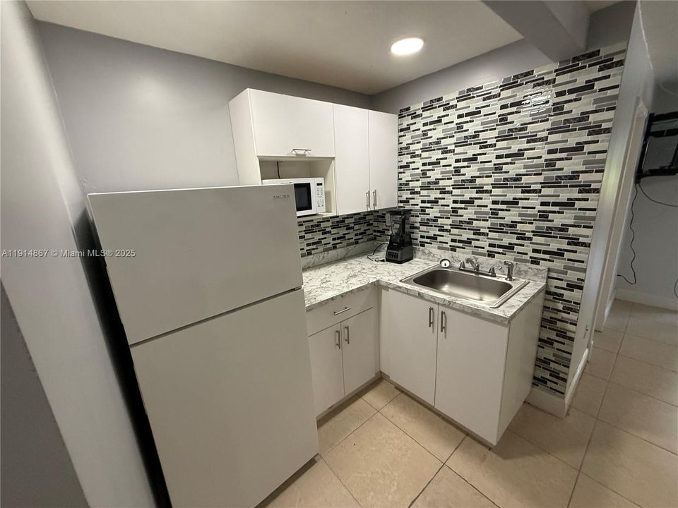 For Sale: $950,000 (3 beds, 2 baths, 2906 Square Feet)