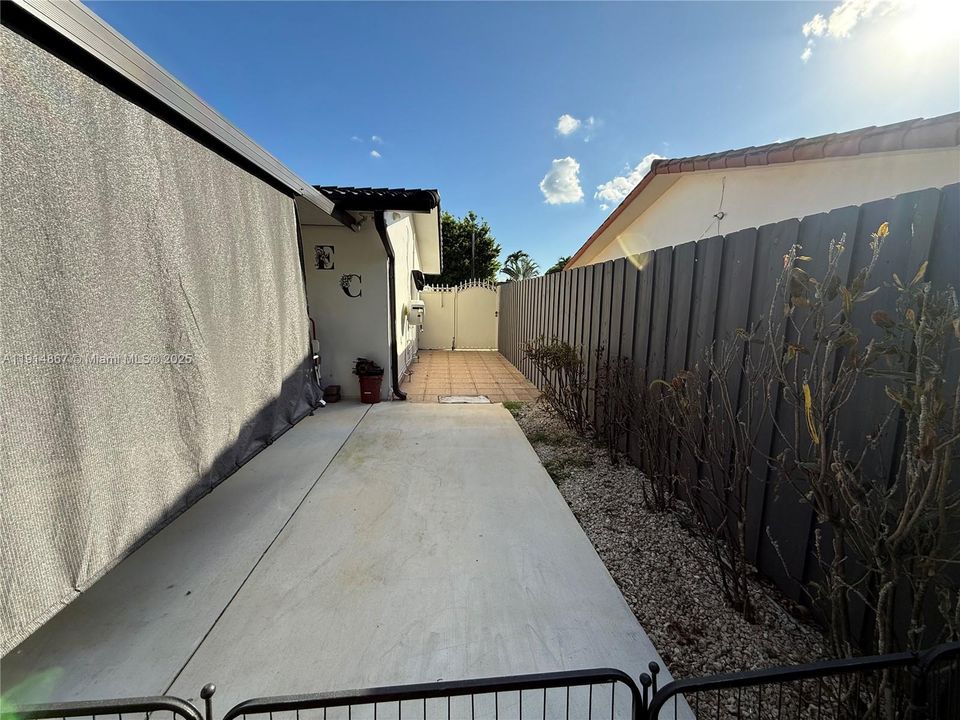 For Sale: $950,000 (3 beds, 2 baths, 2906 Square Feet)