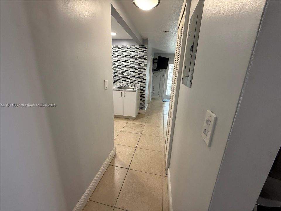 For Sale: $950,000 (3 beds, 2 baths, 2906 Square Feet)