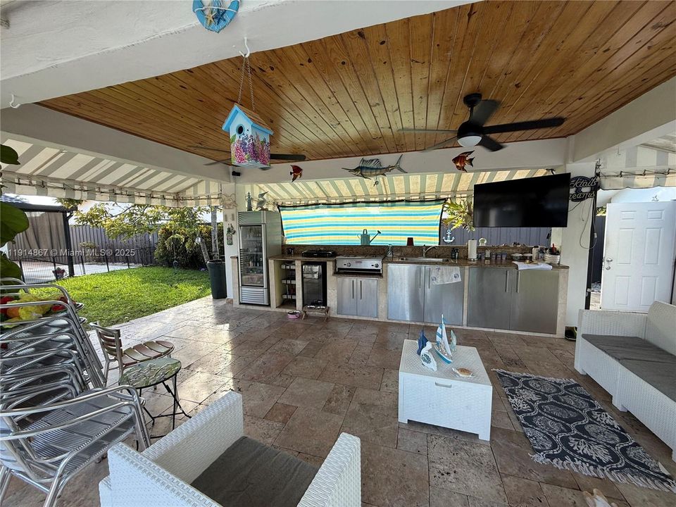 For Sale: $950,000 (3 beds, 2 baths, 2906 Square Feet)