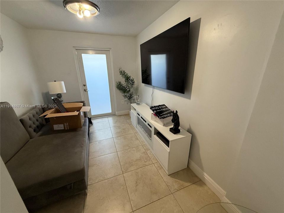 For Sale: $950,000 (3 beds, 2 baths, 2906 Square Feet)