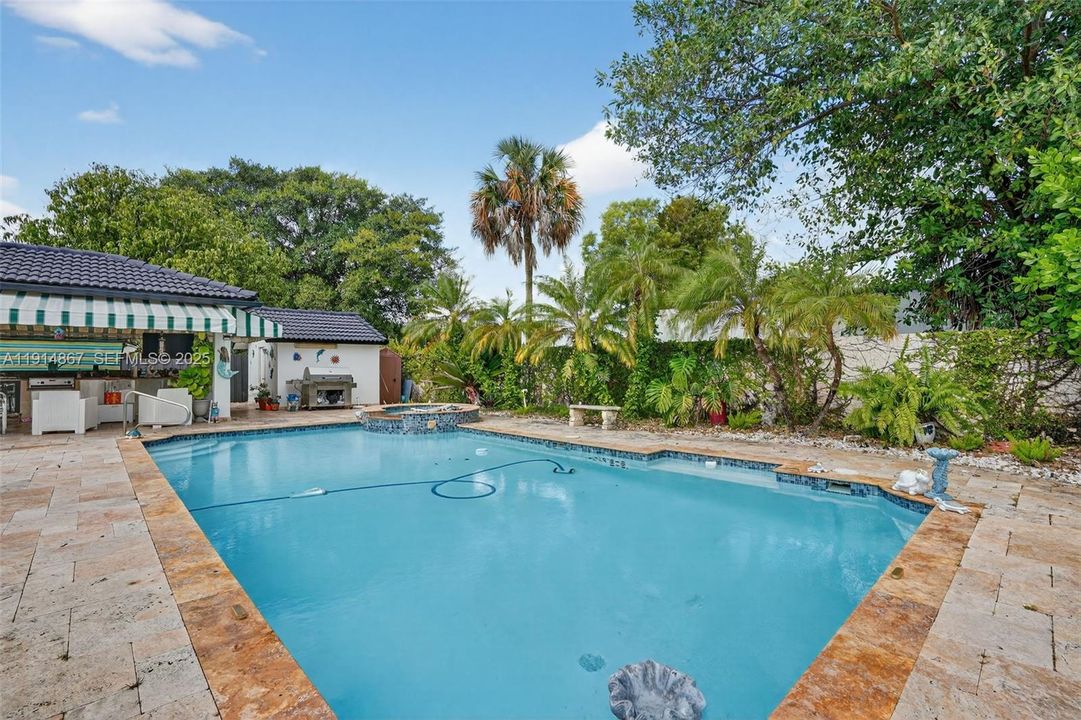 For Sale: $950,000 (3 beds, 2 baths, 2906 Square Feet)