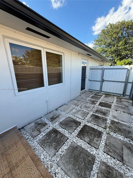 For Sale: $950,000 (3 beds, 2 baths, 2906 Square Feet)