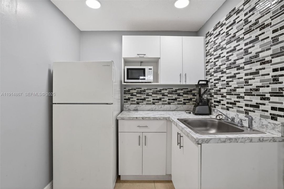 For Sale: $950,000 (3 beds, 2 baths, 2906 Square Feet)