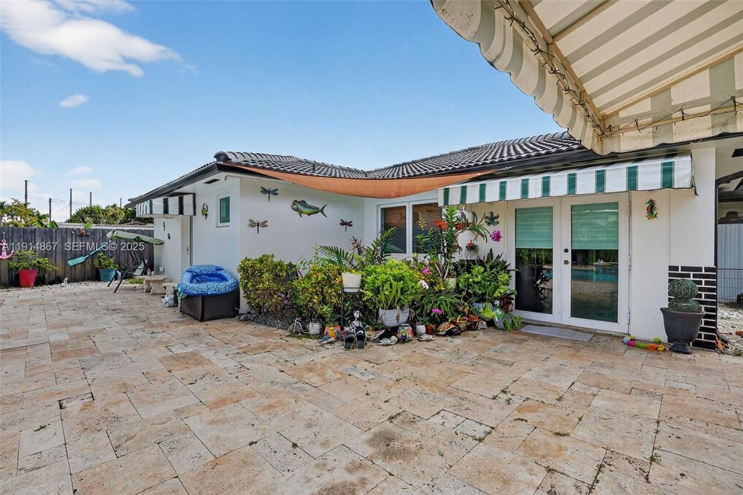 For Sale: $950,000 (3 beds, 2 baths, 2906 Square Feet)