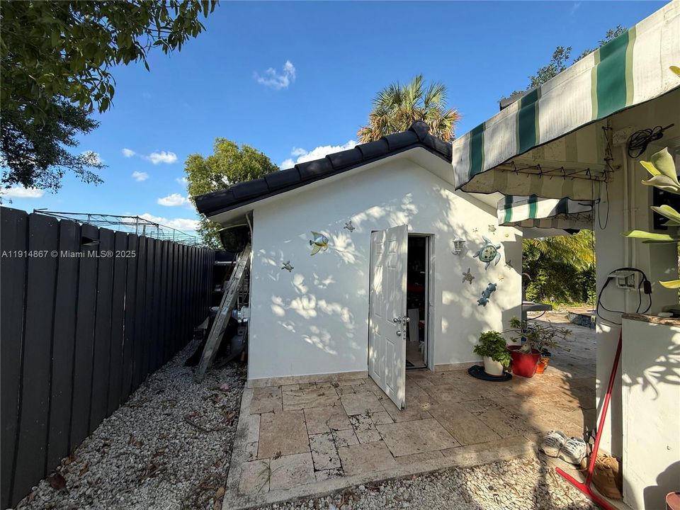 For Sale: $950,000 (3 beds, 2 baths, 2906 Square Feet)