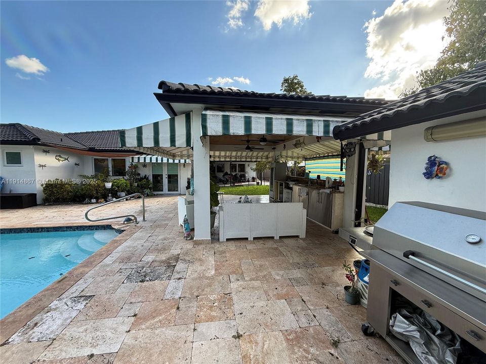 For Sale: $950,000 (3 beds, 2 baths, 2906 Square Feet)