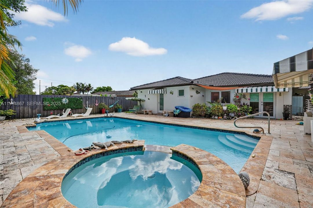 For Sale: $950,000 (3 beds, 2 baths, 2906 Square Feet)