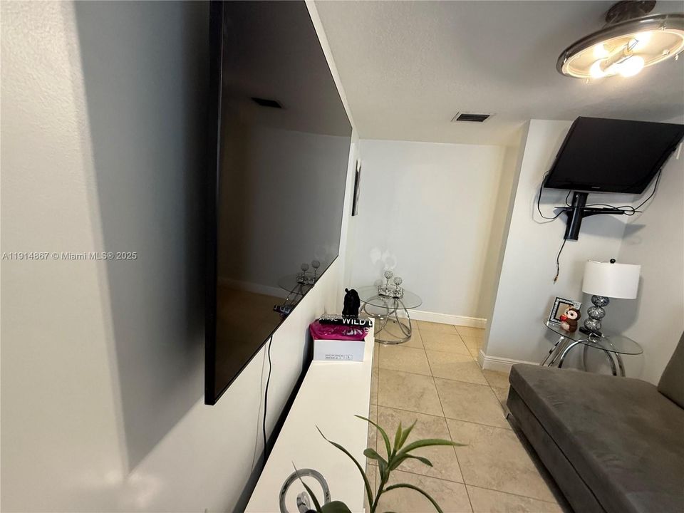 For Sale: $950,000 (3 beds, 2 baths, 2906 Square Feet)