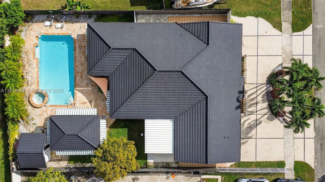 For Sale: $950,000 (3 beds, 2 baths, 2906 Square Feet)