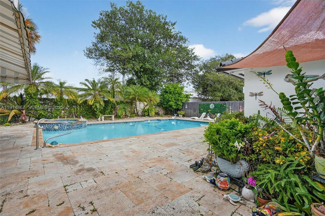 For Sale: $950,000 (3 beds, 2 baths, 2906 Square Feet)