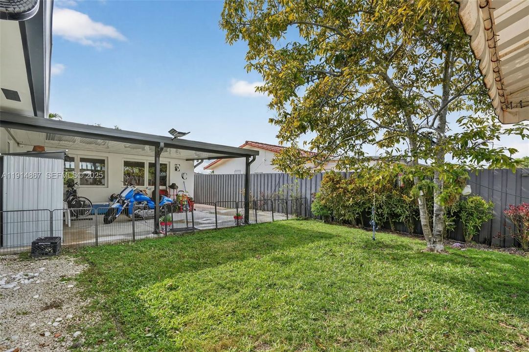 For Sale: $950,000 (3 beds, 2 baths, 2906 Square Feet)