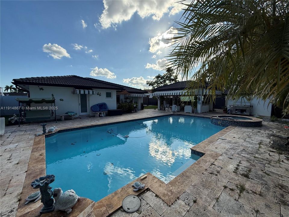 For Sale: $950,000 (3 beds, 2 baths, 2906 Square Feet)