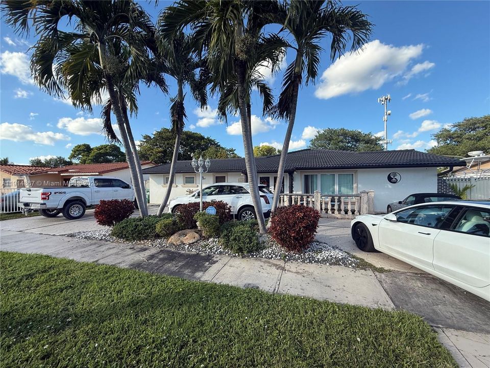 For Sale: $950,000 (3 beds, 2 baths, 2906 Square Feet)