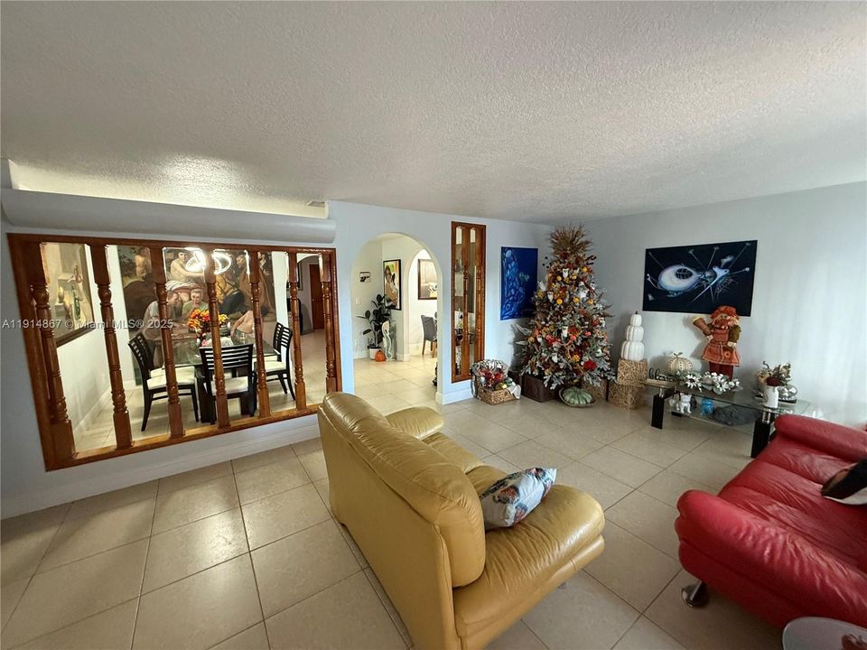 For Sale: $950,000 (3 beds, 2 baths, 2906 Square Feet)