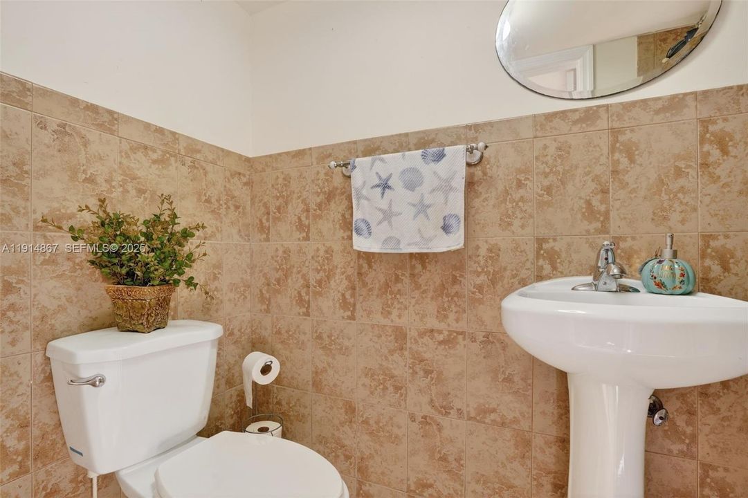 For Sale: $950,000 (3 beds, 2 baths, 2906 Square Feet)