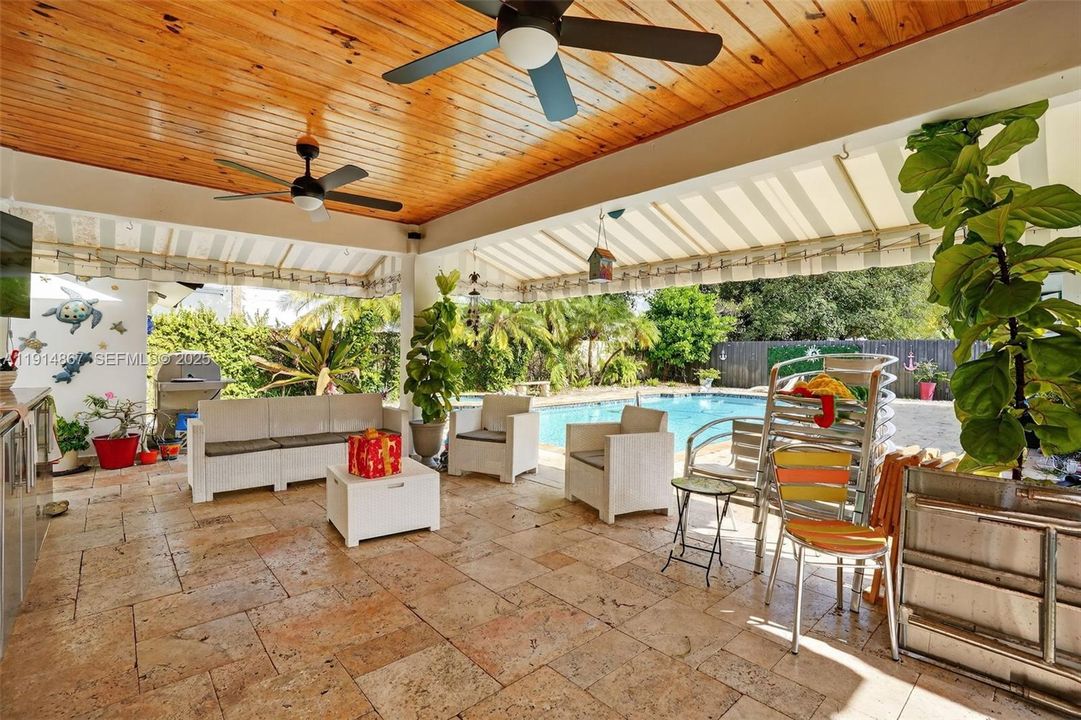 For Sale: $950,000 (3 beds, 2 baths, 2906 Square Feet)