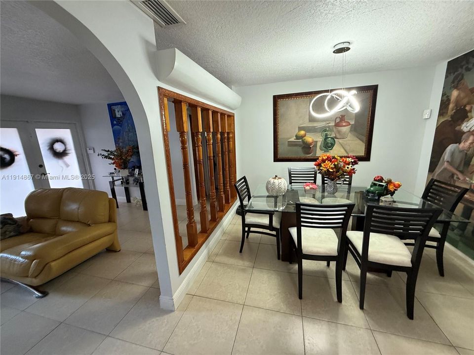 For Sale: $950,000 (3 beds, 2 baths, 2906 Square Feet)