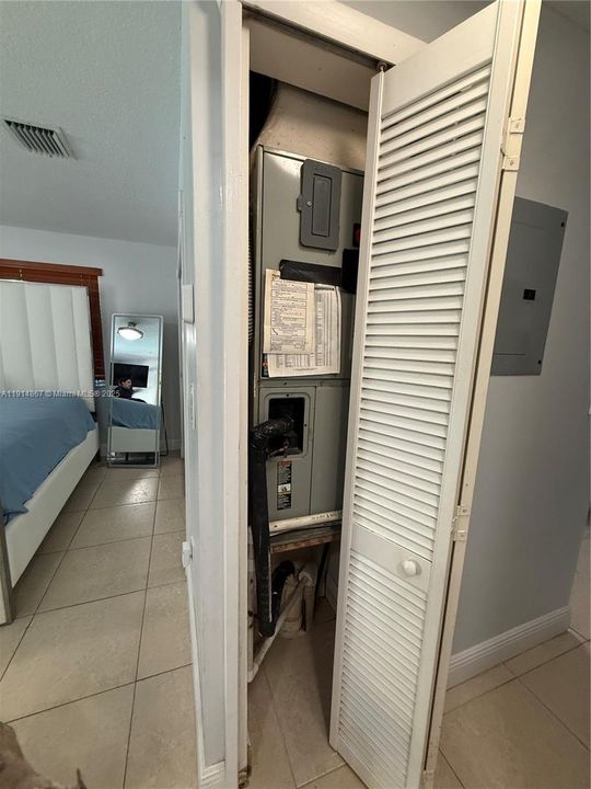 For Sale: $950,000 (3 beds, 2 baths, 2906 Square Feet)