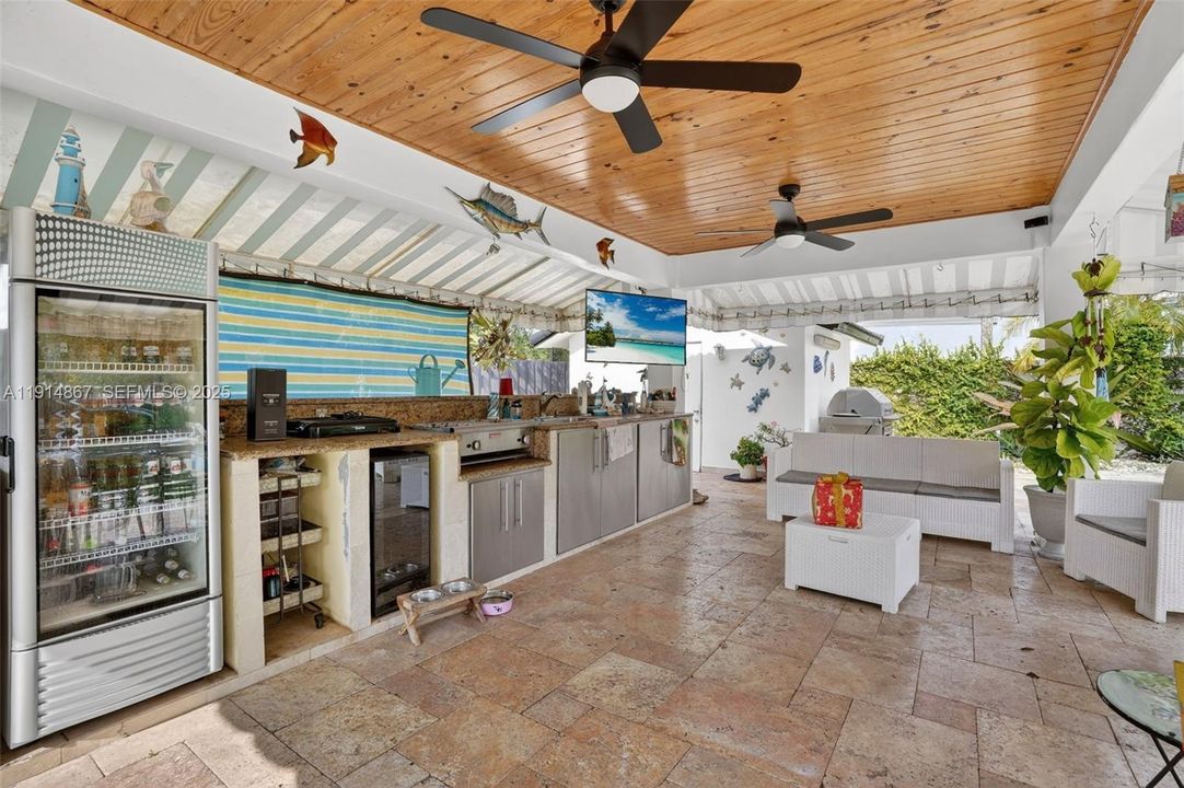 For Sale: $950,000 (3 beds, 2 baths, 2906 Square Feet)