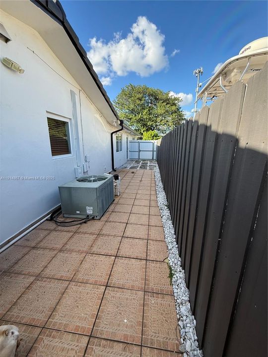 For Sale: $950,000 (3 beds, 2 baths, 2906 Square Feet)