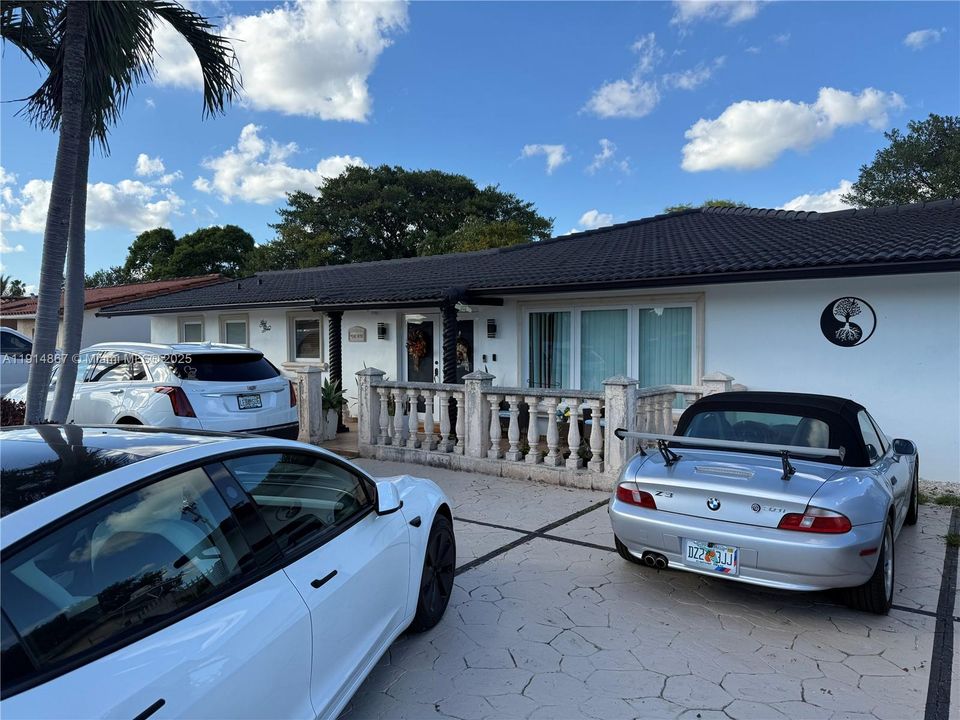 For Sale: $950,000 (3 beds, 2 baths, 2906 Square Feet)