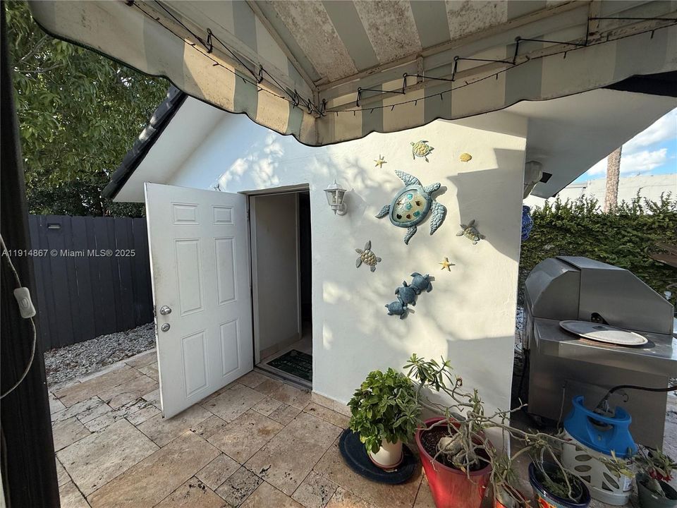 For Sale: $950,000 (3 beds, 2 baths, 2906 Square Feet)