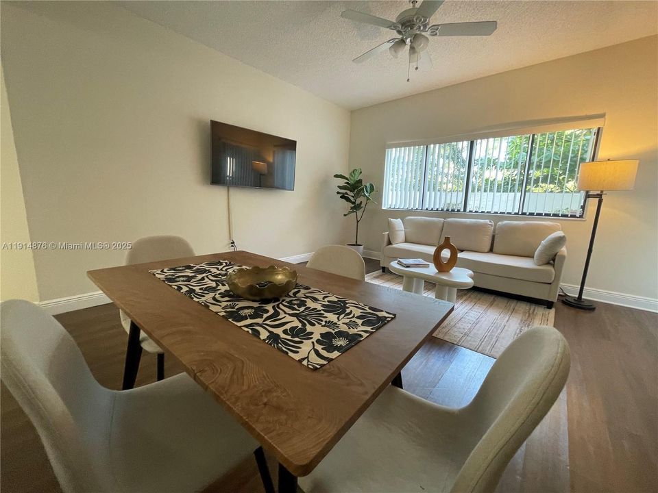 Под контрактом: $185,000 (1 спален, 1 ванн, 632 Квадратных фут)