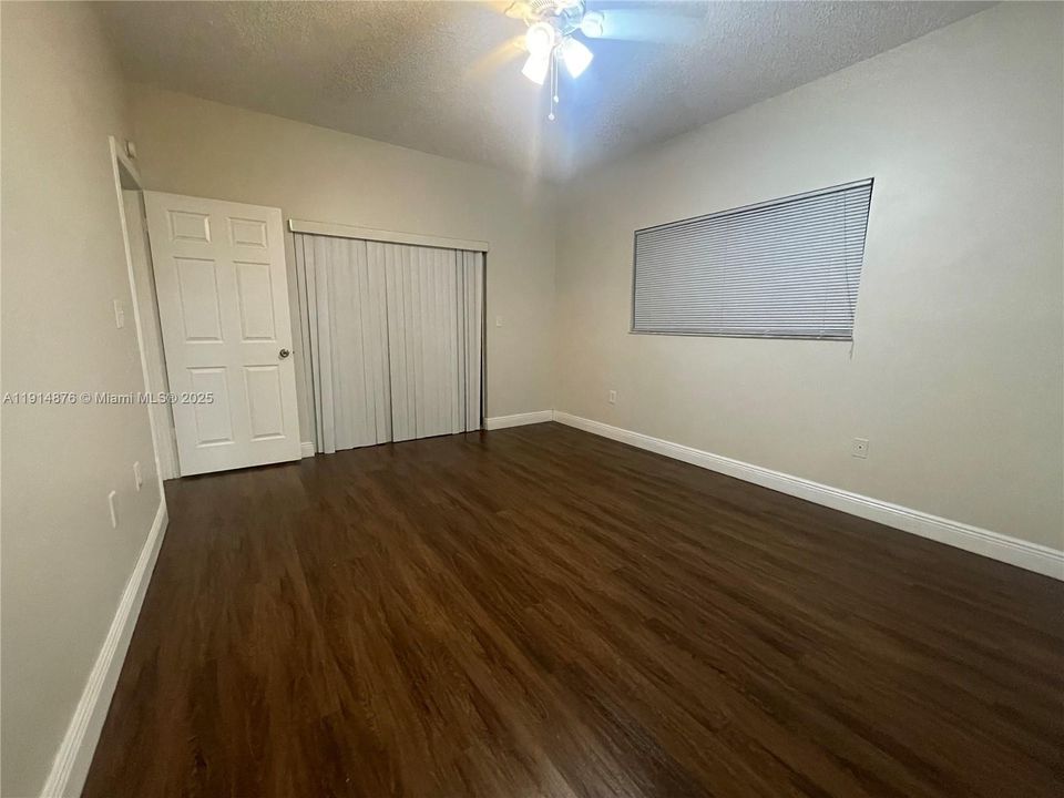 Под контрактом: $185,000 (1 спален, 1 ванн, 632 Квадратных фут)