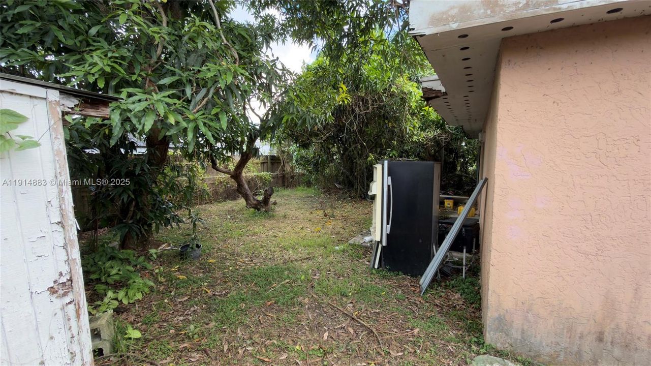 合同活跃: $480,000 (4 贝兹, 2 浴室, 2024 平方英尺)