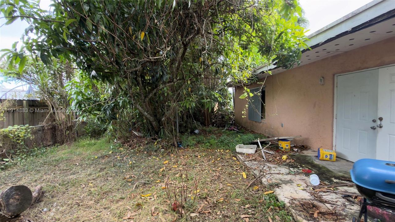 合同活跃: $480,000 (4 贝兹, 2 浴室, 2024 平方英尺)