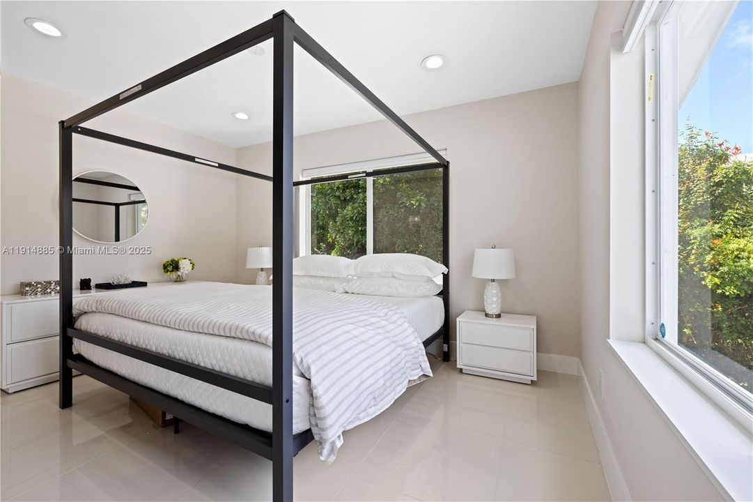 For Rent: $10,000 (3 beds, 3 baths, 1342 Square Feet)