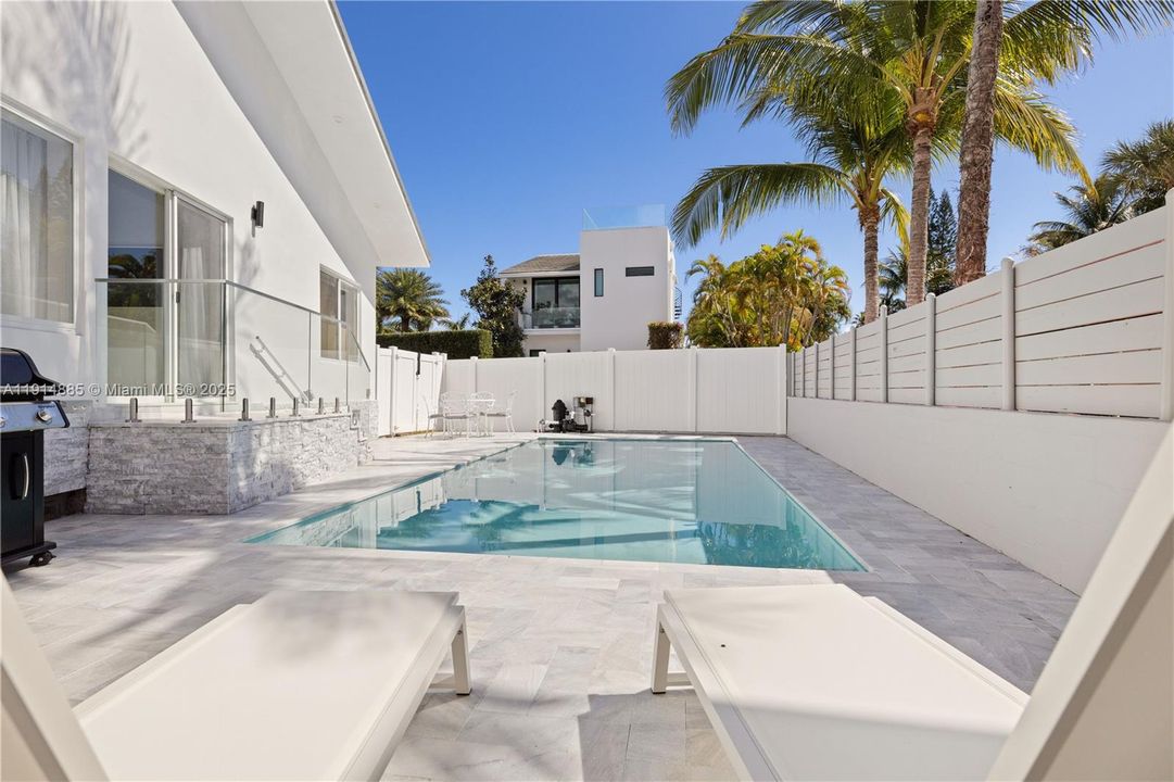 For Rent: $10,000 (3 beds, 3 baths, 1342 Square Feet)