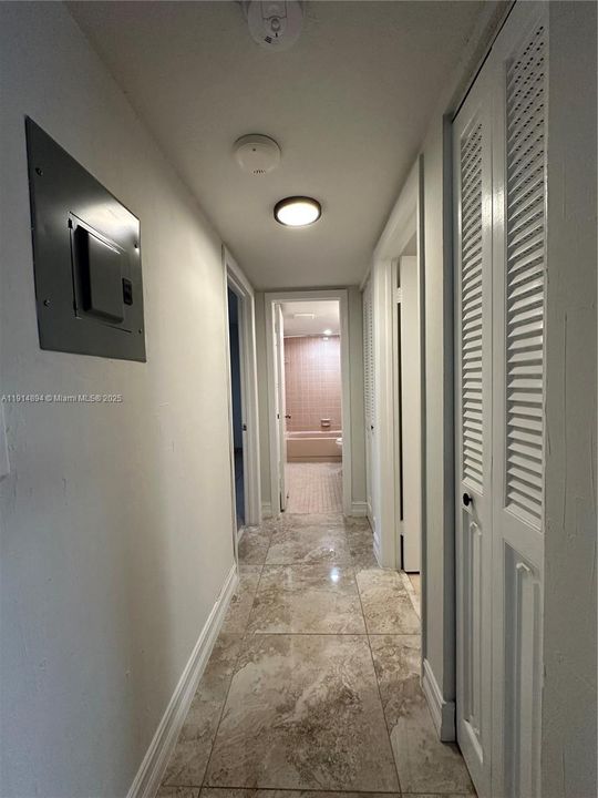 Active With Contract: $2,000 (2 beds, 2 baths, 1190 Square Feet)