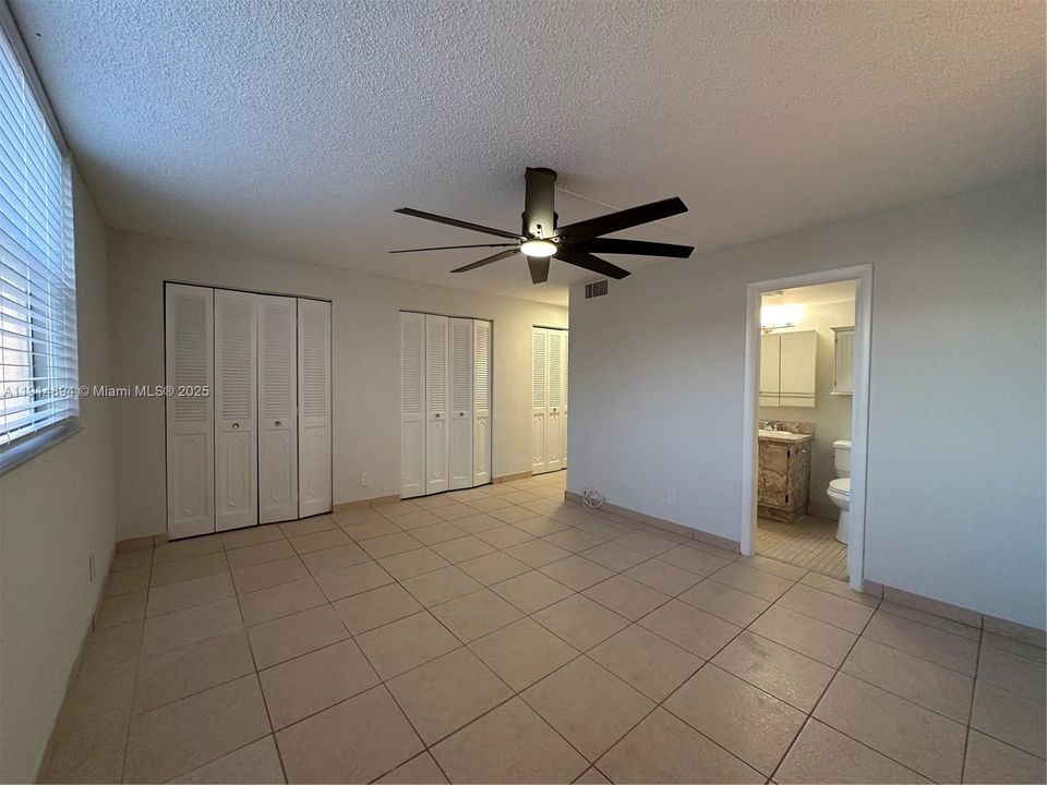 Active With Contract: $2,000 (2 beds, 2 baths, 1190 Square Feet)