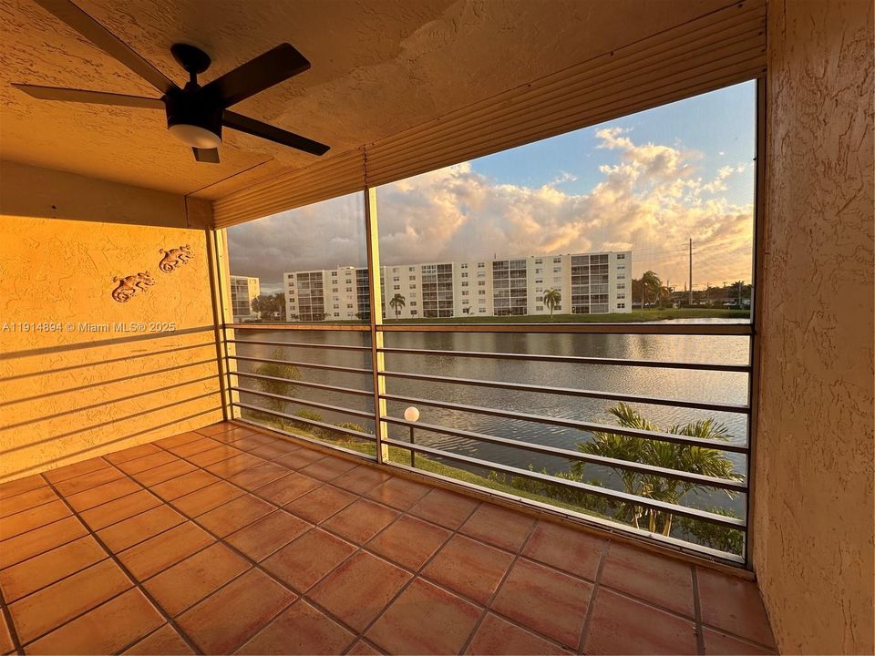 Active With Contract: $2,000 (2 beds, 2 baths, 1190 Square Feet)