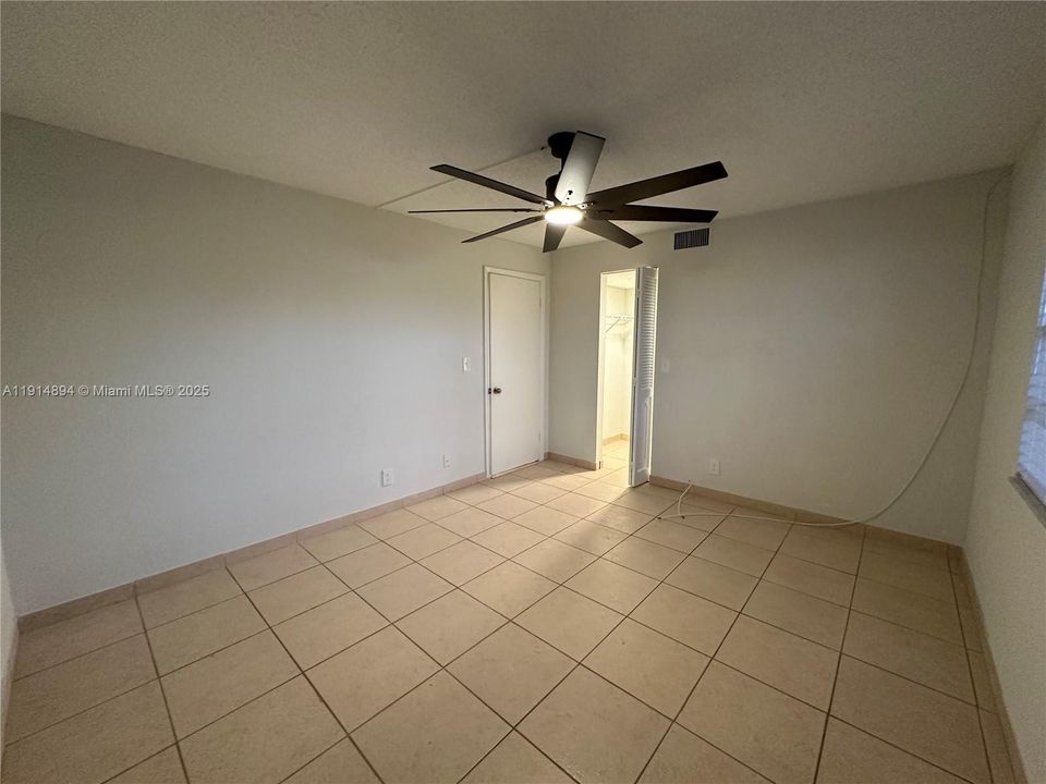 Active With Contract: $2,000 (2 beds, 2 baths, 1190 Square Feet)