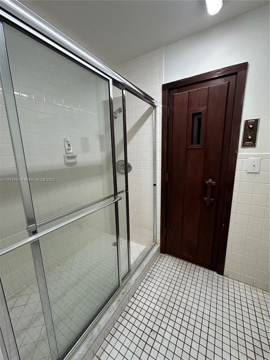 Active With Contract: $2,000 (2 beds, 2 baths, 1190 Square Feet)