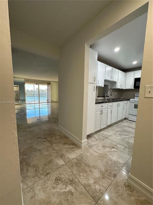 Active With Contract: $2,000 (2 beds, 2 baths, 1190 Square Feet)