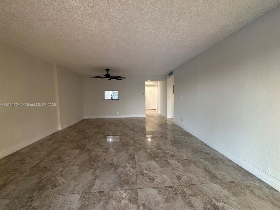Active With Contract: $2,000 (2 beds, 2 baths, 1190 Square Feet)