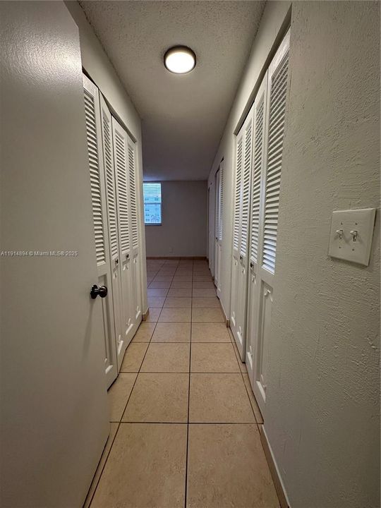 Active With Contract: $2,000 (2 beds, 2 baths, 1190 Square Feet)