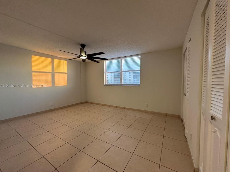 Active With Contract: $2,000 (2 beds, 2 baths, 1190 Square Feet)