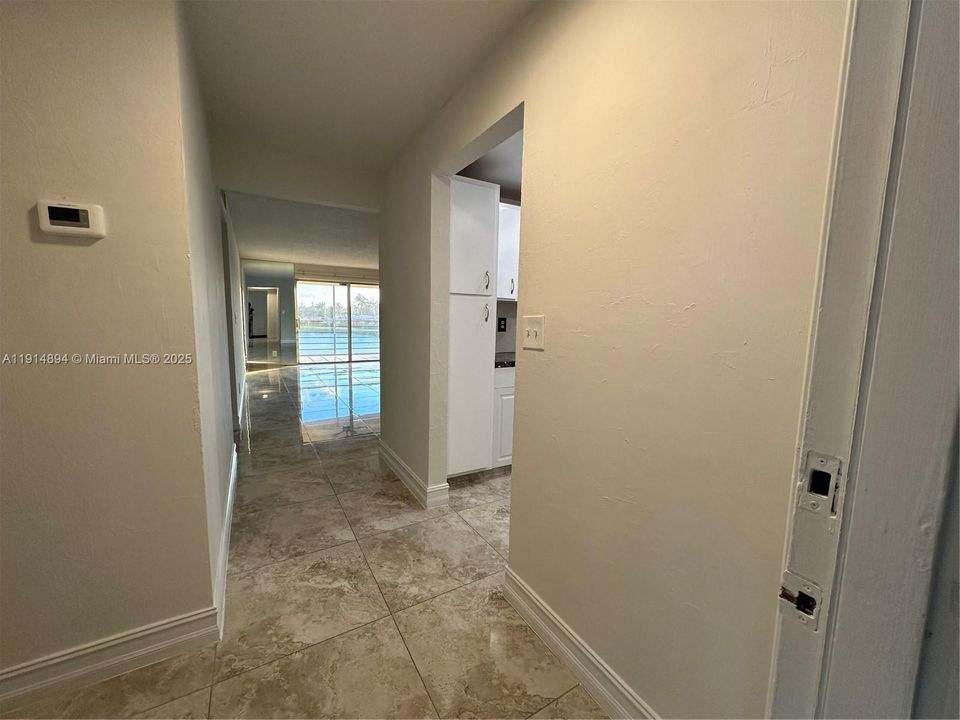 Active With Contract: $2,000 (2 beds, 2 baths, 1190 Square Feet)